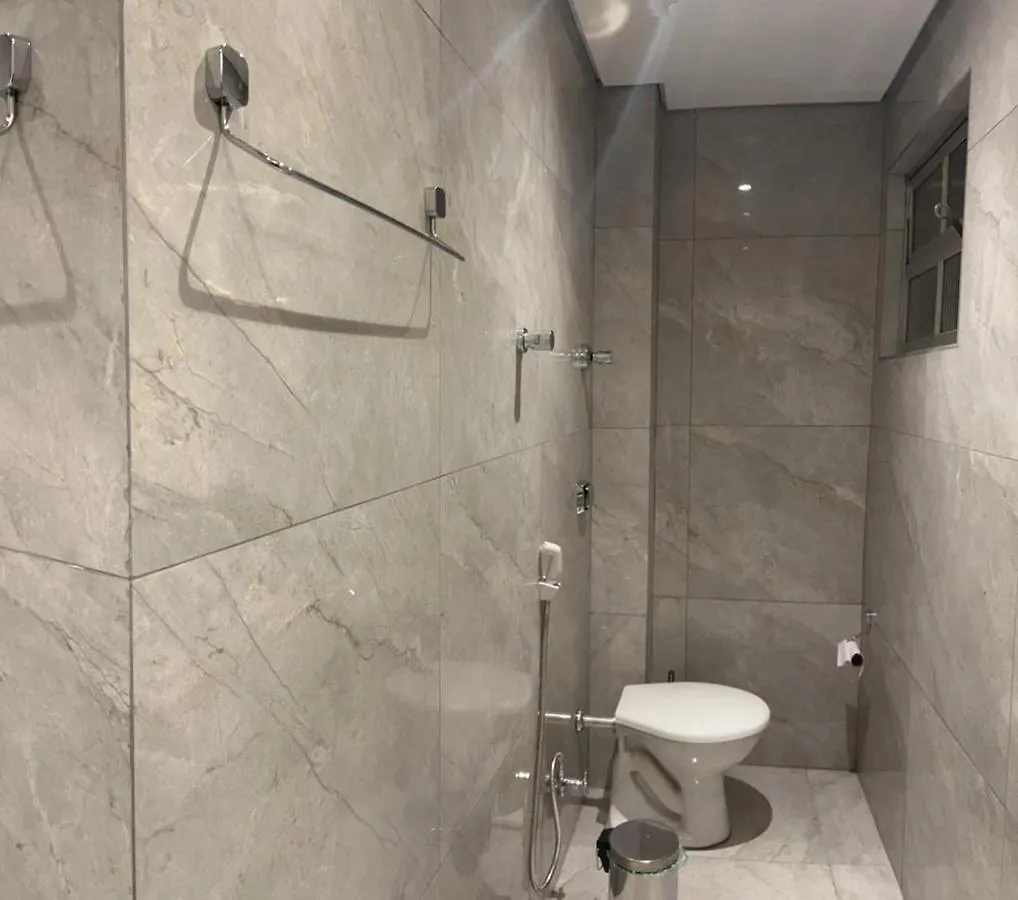 Apartamento Para Pessoas De Familia Ou A Negocio, Ap Lindo Aconchegante No Bras Proximo Igreja Mundial,Mercado Municipal, 25 De Marco, Templo Salomao, Metro Dom Pedro Ll, Bancos, Mercado E Etc São Paulo 0*,